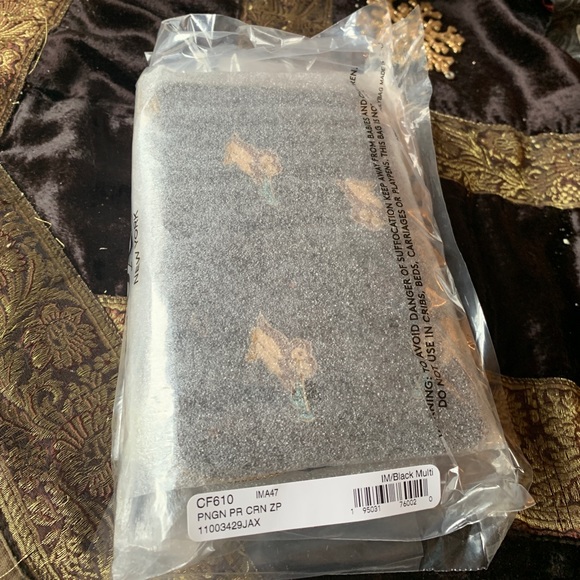 SOLD⛔️Authentic COACH Signature Coated leather penguin print  zip top wristlet - Picture 11 of 11